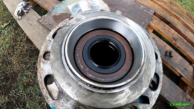 Передний ведущий мост МТЗ-82 старого образца. Ремонт конечной передачи. Устраняем потёки масла. смотреть онлайн
