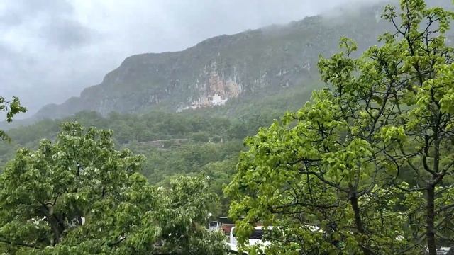 НОЧЕВКА В МОНАСТЫРЕ ОСТРОГ 12 МАЯ | OSTROG MONASTERY MONTENEGRO смотреть онлайн