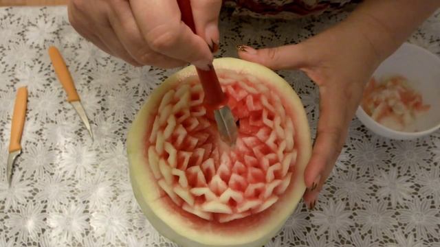 Карвинг из овощей и фруктов на арбузе carving of fruits and vegetables смотреть онлайн