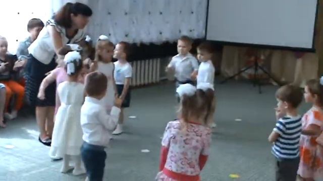 65 садик г.Николаев выпускной 2016г младшая группа Калинка 1 смотреть онлайн