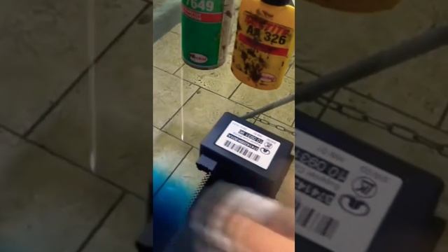 Клеем пятак для зеркал заднего вида на стекло смотреть онлайн