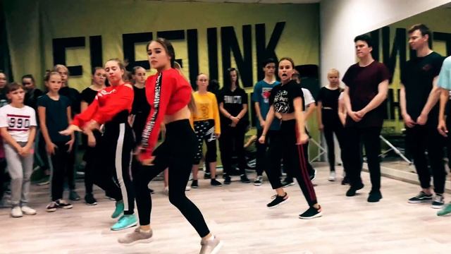 Танцы в Череповце с Михаилом Забарющим | Bhad Bhabie - Geek'd | Танцевальный Центр ЭЛЕФАНК смотреть онлайн