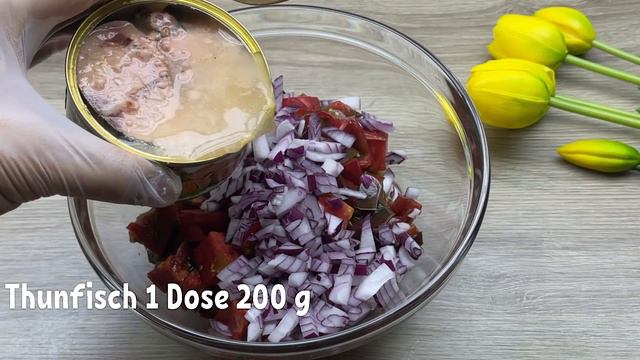 Ein Freund aus dem Restaurant gab das Rezept. Tomatensalat, der Sie mit seinem Geschmack begeistern смотреть онлайн