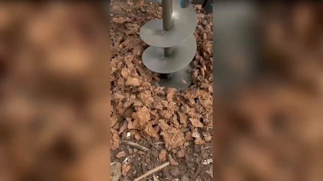 MAKITA DDG460ZX7 cordless earth drill in operation \ Земляной бур MAKITA аккумуляторный в работе смотреть онлайн