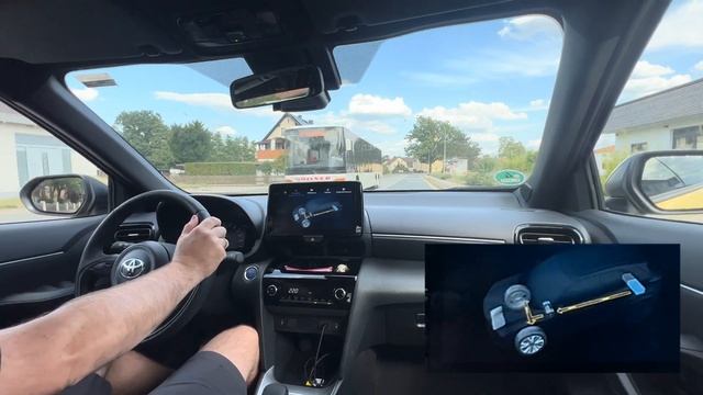 Driving Toyota Yaris Cross Hybrid смотреть онлайн