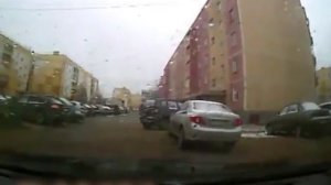 Разбил во дворе все машины
