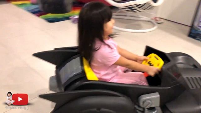 Batman Batmobile 6-Volt Battery-Powered Ride-On | Toy Unboxing by Princess Macey J смотреть онлайн
