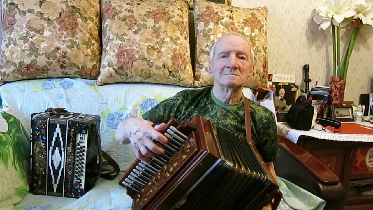 "ПОПУРРИ на темы военных песен" - Пётр Васильевич ИВЛЕВ (Липецк) - елецкая рояльная гармонь. смотреть онлайн
