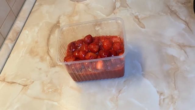 КЛУБНИКА: 3 ВАРИАНТА ЗАМОРОЗКИ смотреть онлайн