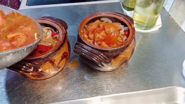 спетцофай саганаки или колбаски с овощами и сыром Фета смотреть онлайн