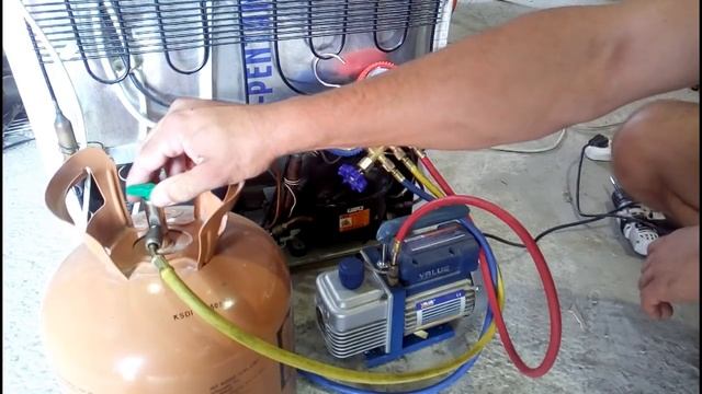 Курсы холодильщиков 23. Заправка фреоном морозильной камеры смотреть онлайн