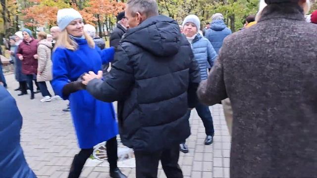 29.10.23г... "КАК Долго Я Тебя ИСКАЛ "... в Гомельском парке на танцполе... смотреть онлайн