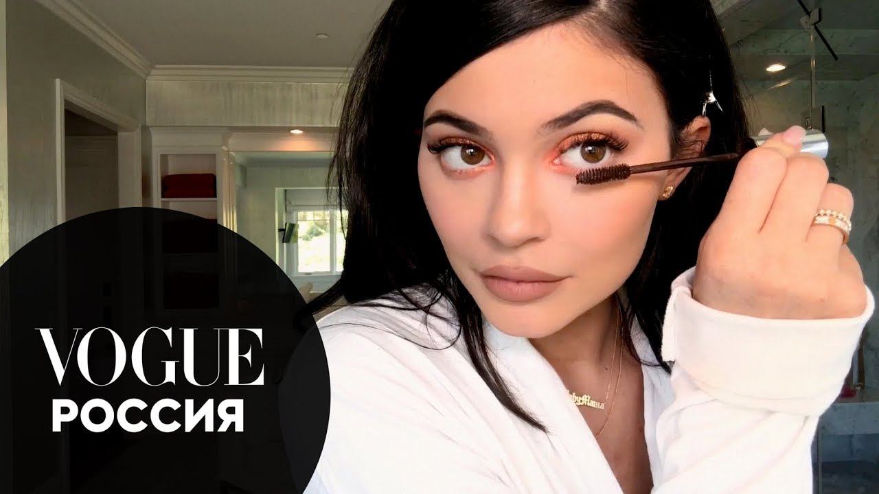 Кайли Дженнер о макияже губ, глаз и бровей | Секреты красоты смотреть онлайн