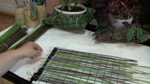 Кашпо из газетных трубочек.  Играем с формами.  Часть 1.