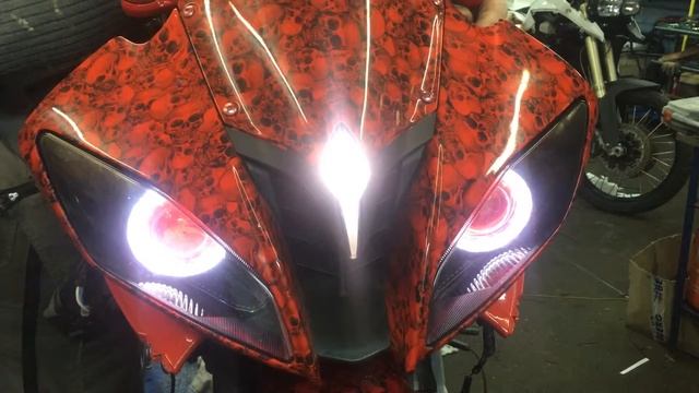 Подсветка фар на Yamaha YZF-R6 смотреть онлайн