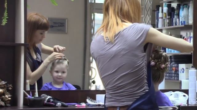 VLOG Queen Alice Алиса Золушка принцесса в карете и детская прическа на свадьбу Cinderella Hairstyl смотреть онлайн