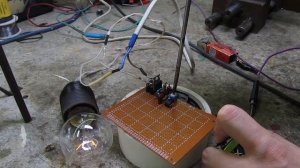 Простая и универсальная схема на тиристоре КУ202