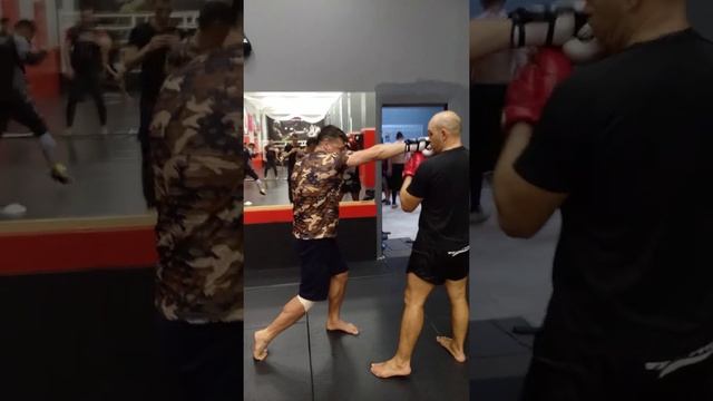 ОБУЧЕНИЕ БОКСУ С НОЛЯ. БЕЗ ФИЛЬТРОВ. В 40 Лет. смотреть онлайн