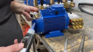 Сборка моечного аппарата высокого давления NP10/15-150 на 150 бар - Компания Креолайн.