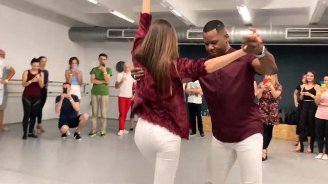 Алина Казаченко и JJ - Demo Bachata Minsk Weekend 2021 смотреть онлайн