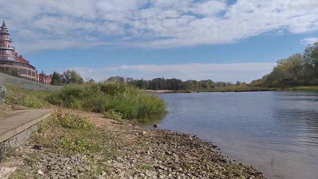 Осенний пикник с детьми на берегу реки Урал. смотреть онлайн