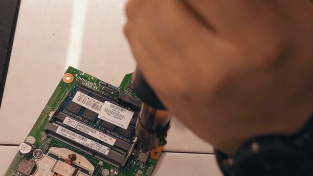 HP DV6-4000 DA0LX6MB6I0 включается и сразу выключается, ремонт за 1 минуту смотреть онлайн