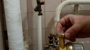 Замена  счётчика на холодную воду ,просто и понятно.