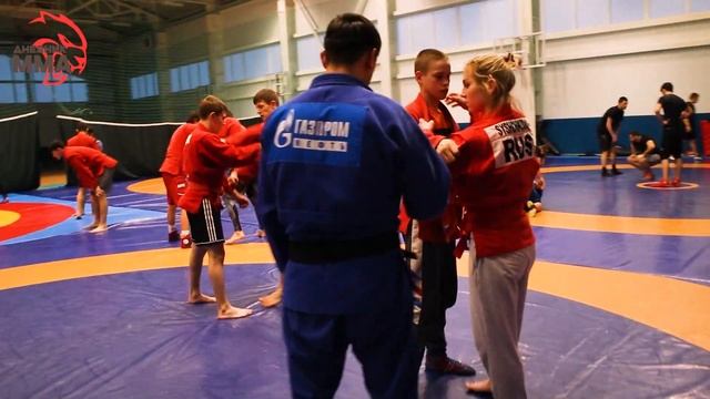 Тренировка настоящих самбистов у старшего тренера сборной по САМБО смотреть онлайн