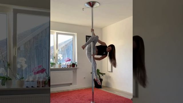 Pole Trick Tutorial: Unicorn Split (Beginner/Intermediate Trick) смотреть онлайн