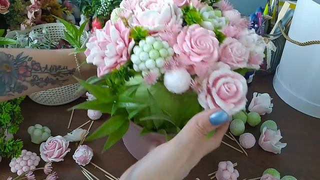 Собираю большой букет из мыла в шляпной коробке?Как сделать мыльный букет своими руками?Мыловарение смотреть онлайн