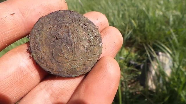 НЕОБЫЧНЫЕ НАХОДКИ МЕТАЛЛОИСКАТЕЛЕМ ВЫКОПАЛ В ДЕРЕВНЕ! ПОИСКИ С МЕТАЛЛОИСКАТЕЛЕМ КОП МОНЕТ 2021 смотреть онлайн