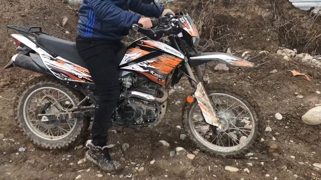 Пацан гоняет на питбайке смотреть онлайн