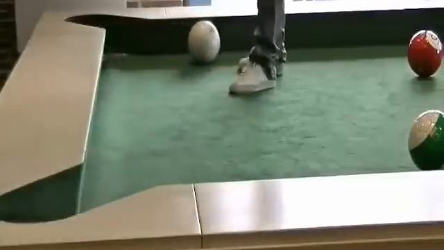 AMAZING Football Pool Table .. Who wants to play !? смотреть онлайн