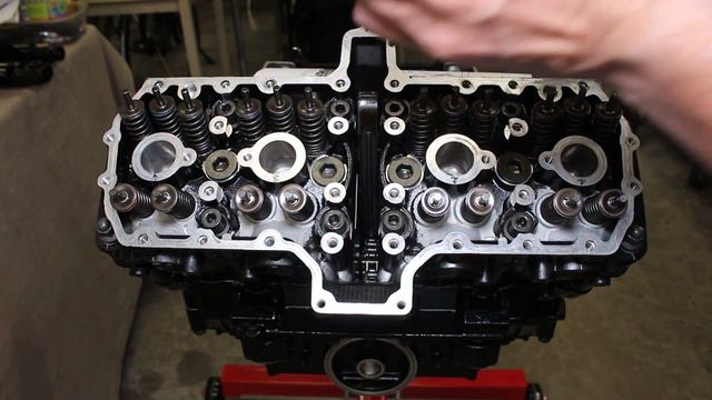 FZ 750 Engine full assembly timelapse смотреть онлайн