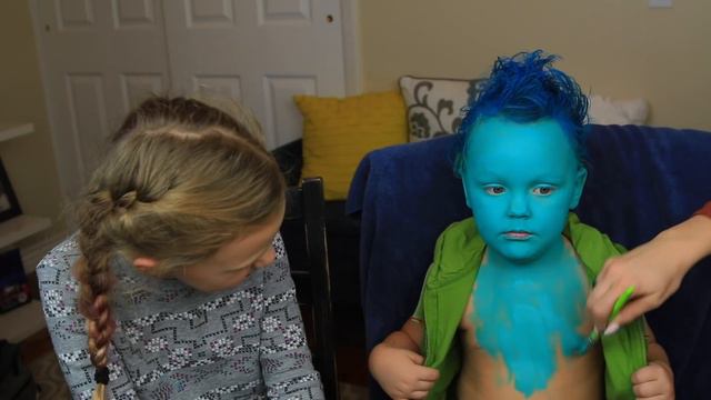 3 Year Old Does Trolls Branch Transformation!!! With BLUE Hair!!! смотреть онлайн