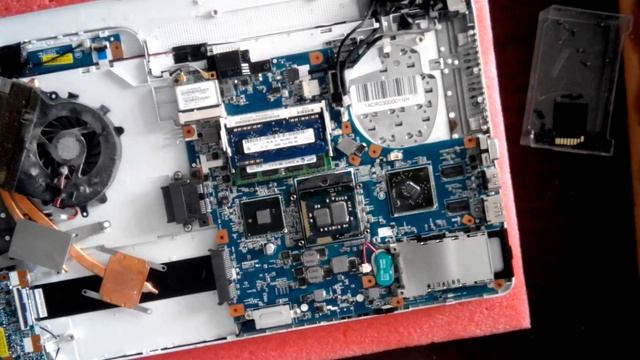 Чистка, разборка ноутбука Sony Vaio VPCEB4E1R смотреть онлайн