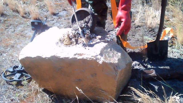 СЕНСАЦИЯ! КЛАД ЗОЛОТА В ЗАСТЫВШЕЙ ЛАВЕ! ТАКОГО ЕЩЕ НИКТО НЕ НАХОДИЛ! SENSATION! GOLD IN LAVE! смотреть онлайн