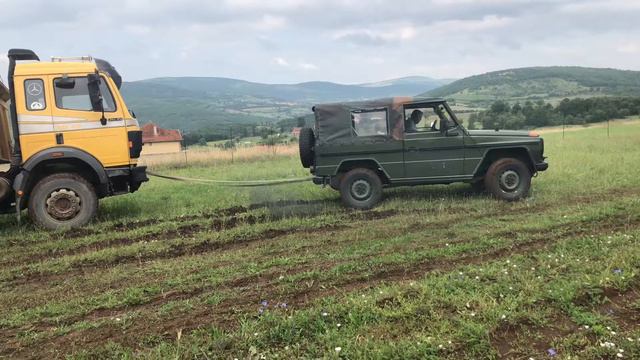 Mercedes Benz G class 250 vs Mercedes Benz Actross 2635 смотреть онлайн