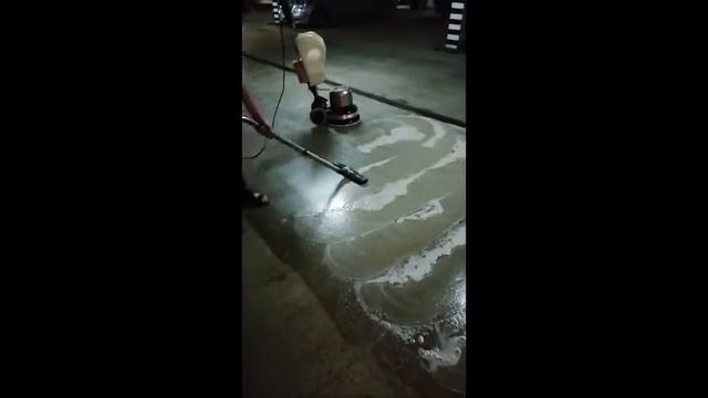 Чистка напольного покрытия в гараже. смотреть онлайн