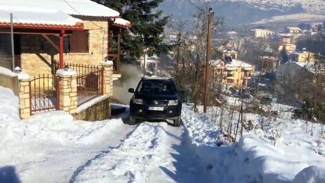 Suzuki Grand Vitara 2: Tones and I - Dance Monkey смотреть онлайн