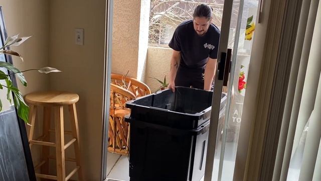 Moving Red Eared Slider Outside | 70 Gallon Outdoor Turtle Tub Set Up смотреть онлайн