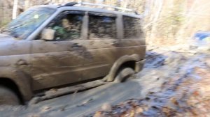 Offroad Уаз Патриот на цепях и  Патриот на 32 колесах по грязи к Оке!