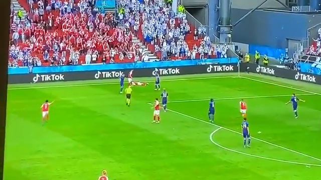 Эриксен спасли жизнь на футбольном поле! смотреть онлайн