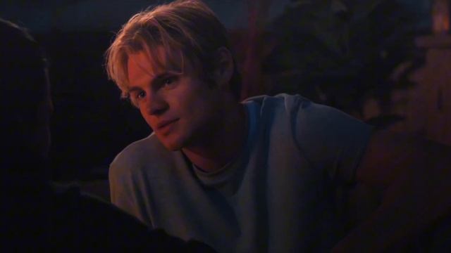 Cole and Jackie fireplace scene 1x04 | My Life With the Walter Boys смотреть онлайн
