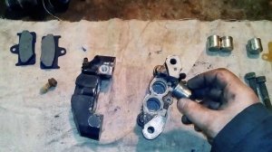 СФ МОТО ремонт заднего суппорта. Как вытащить поршень суппорта?