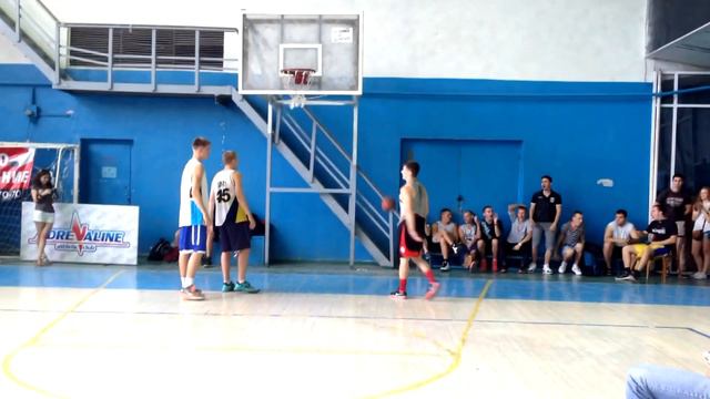 HOTC dunker Kroha 5'9" Shuts Down Dunk Contest! Double Pump over 6'6" and Crazy Double Up! смотреть онлайн