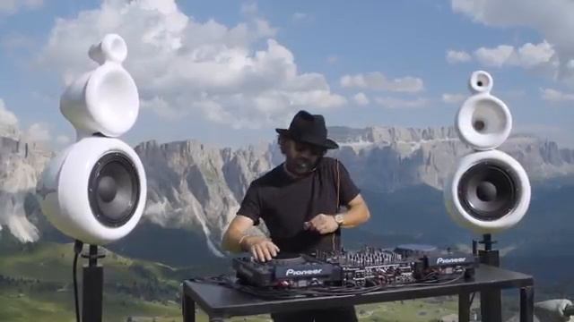 Benny Benassi live Baita Sofie, DOLOMITES Val Gardena - Italy _ Panorama ep. 2 смотреть онлайн