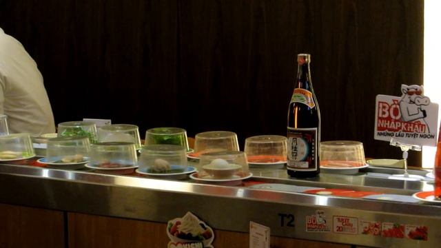 Вьетнамский ресторан самообслуживания в Хошимине.