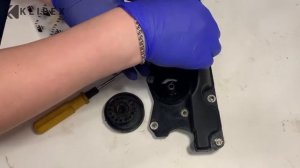 Замена мембраны клапанной крышки Land Rover 2 LR023777 и маслоотделителя Volvo 2.4L; 3.2L 30788481