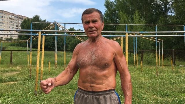 ЕМУ ТОЛЬКО 75 ЛЕТ! ДЕД – АТЛЕТ «РВЕТ» ТУРНИКИ В СВОЙ ЮБИЛЕЙ! смотреть онлайн